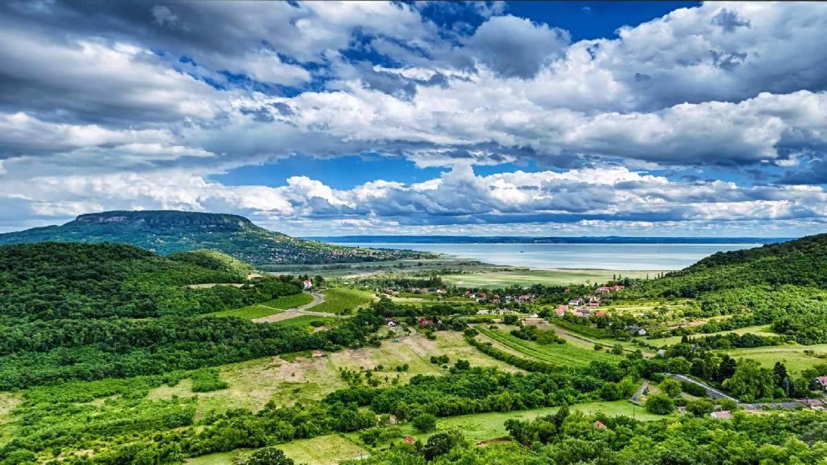 Villa Izabella Badacsonytördemic Exteriör bild
